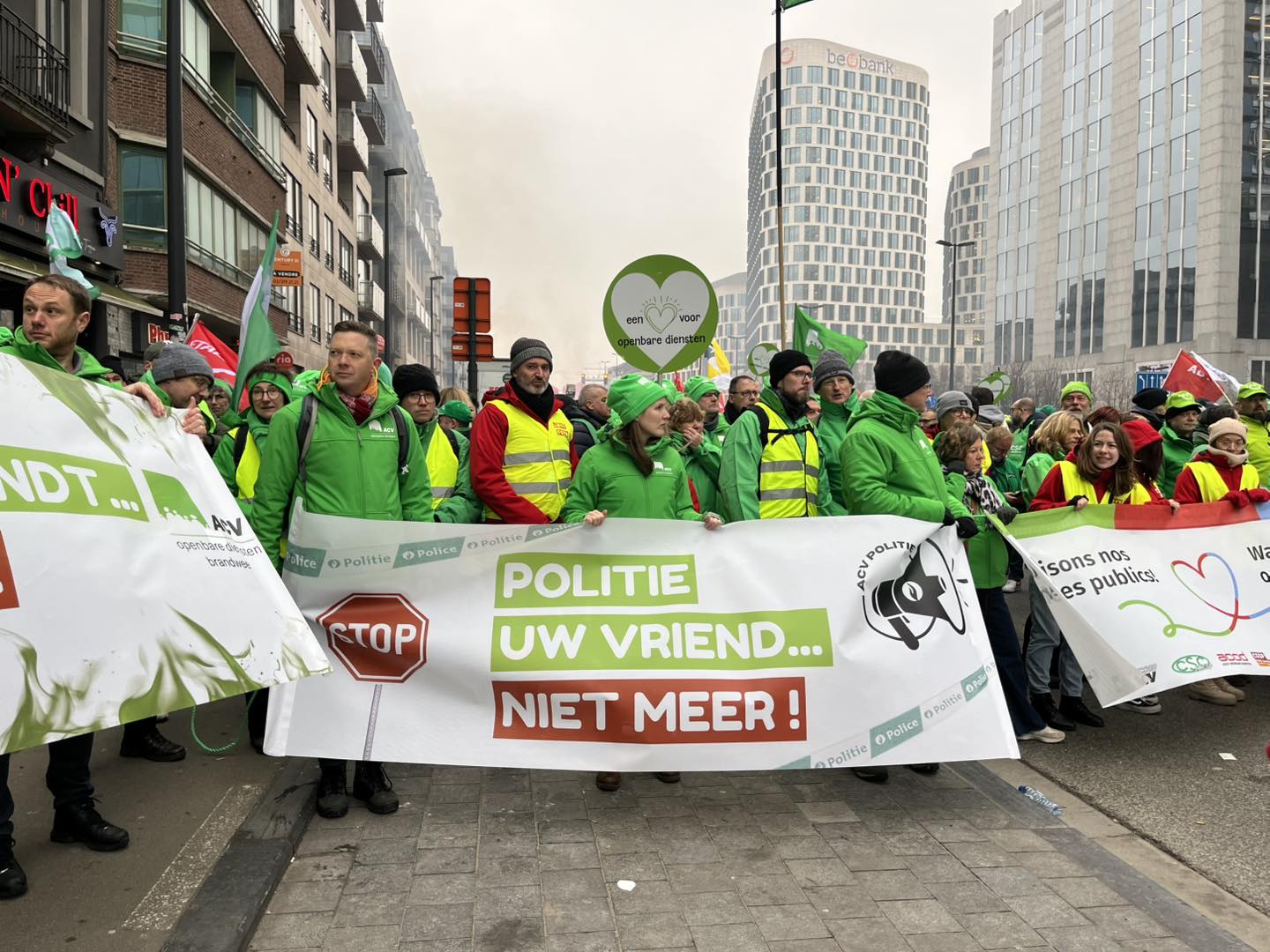 militanten van ACV Politie achter een banner